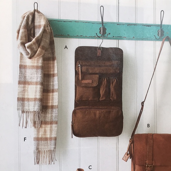 CELTIC & CO. Silver beige scarf. - Picture 3 of 7